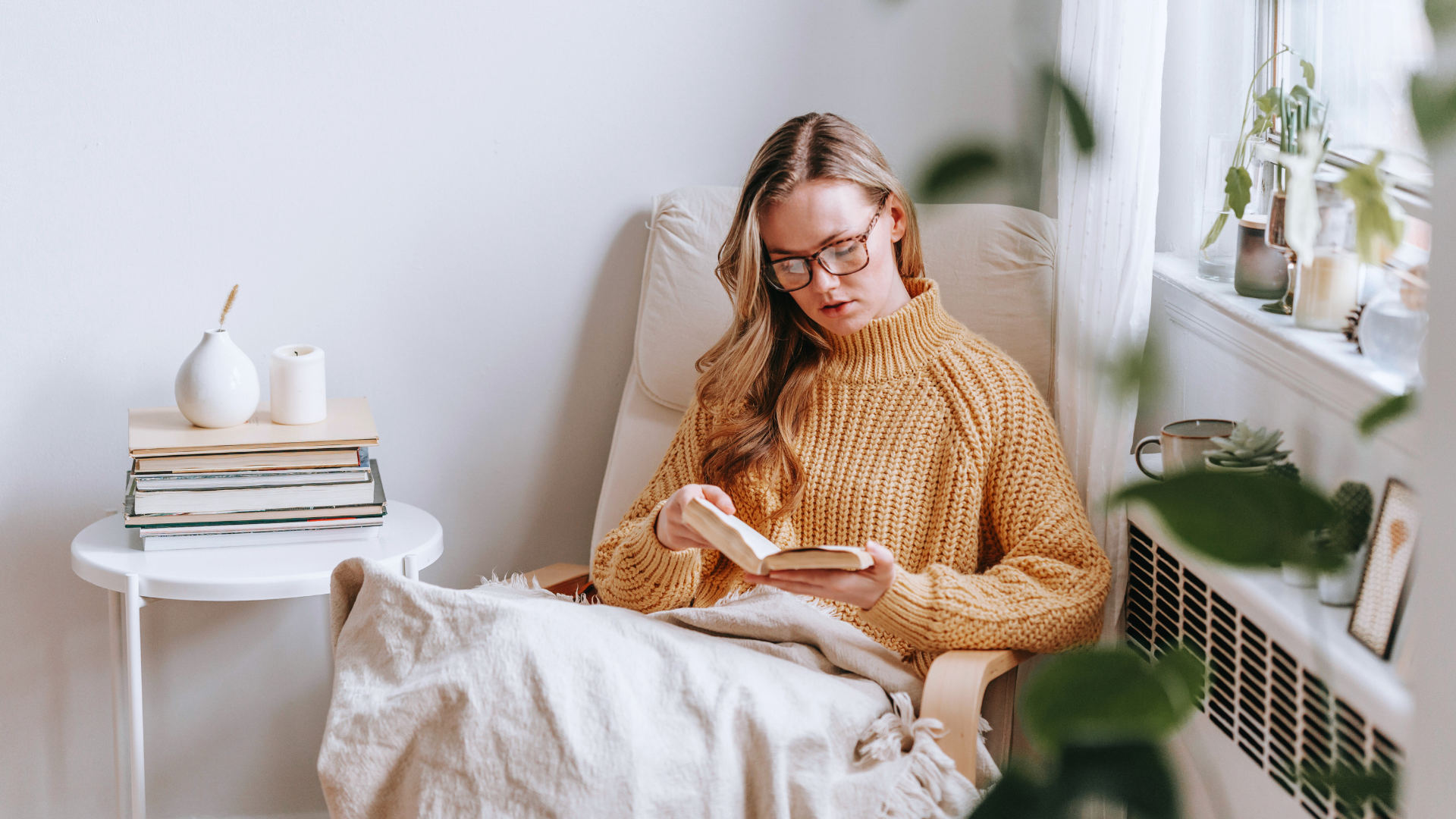 You are currently viewing How to Create a Cozy Reading Nook in Your Home: Tips for a Comfortable Space