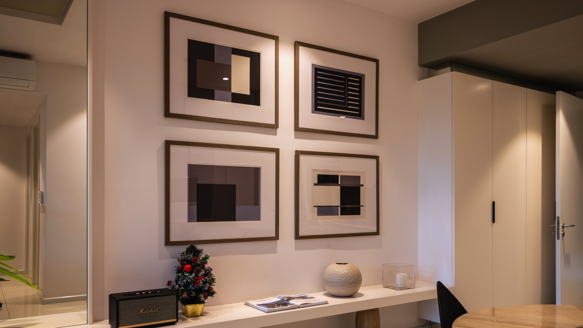 You are currently viewing How to Create a Gallery Wall with Personal Artwork: Tips for Showcasing Your Unique Style